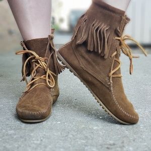 Minnetonka leather Moccasin Boots